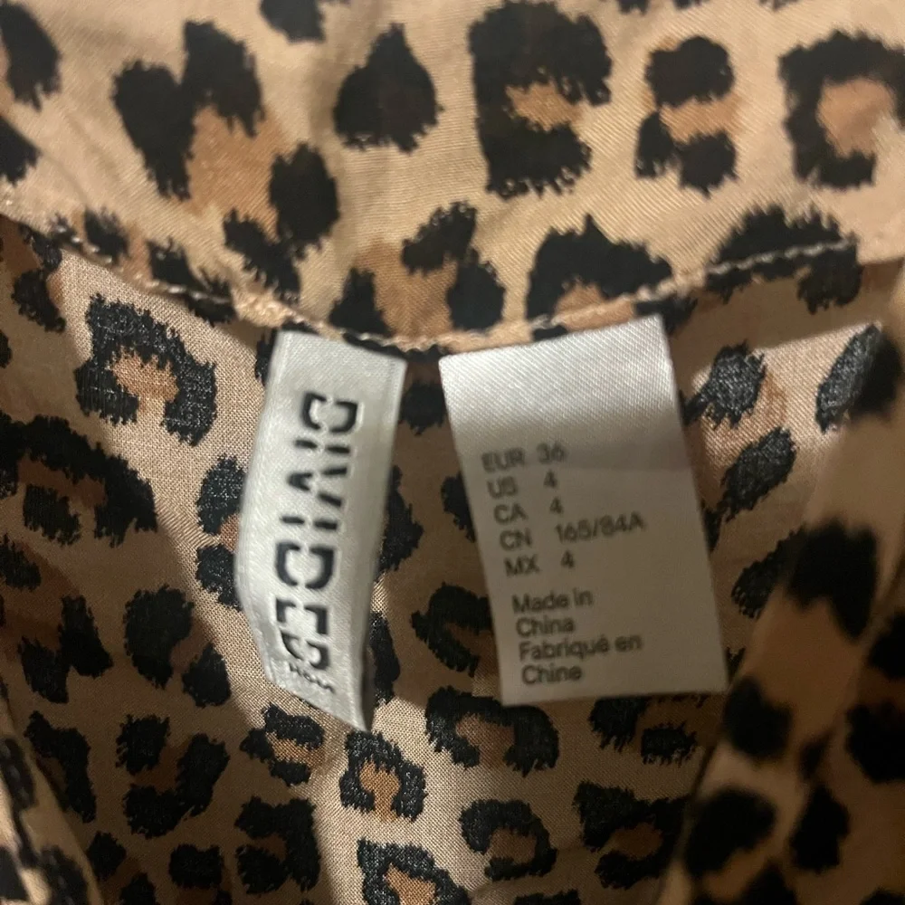 Button-Down Leopard Pattern Dress - Picture 3 of 3